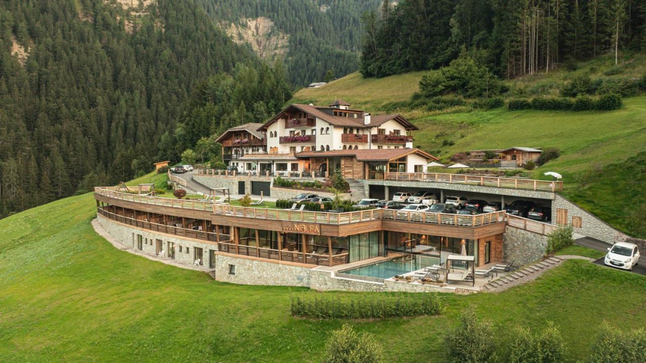 Hotel Niblea Dolomites Ortisei Exterior photo